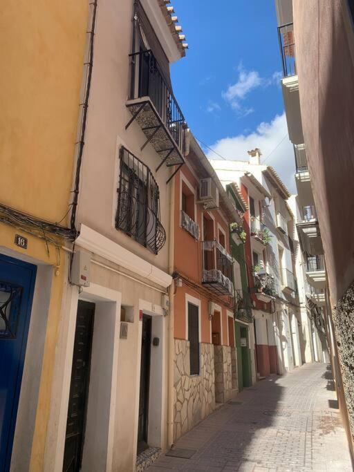 Preciosa Casa En Vilajoyosa Con Vistas Al Mar En Las Casas Colgantes Del Casco Antiguo Villajoyosa Exteriör bild