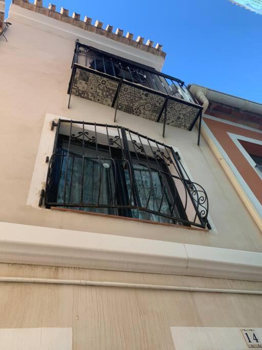 Preciosa Casa En Vilajoyosa Con Vistas Al Mar En Las Casas Colgantes Del Casco Antiguo Villajoyosa Exteriör bild