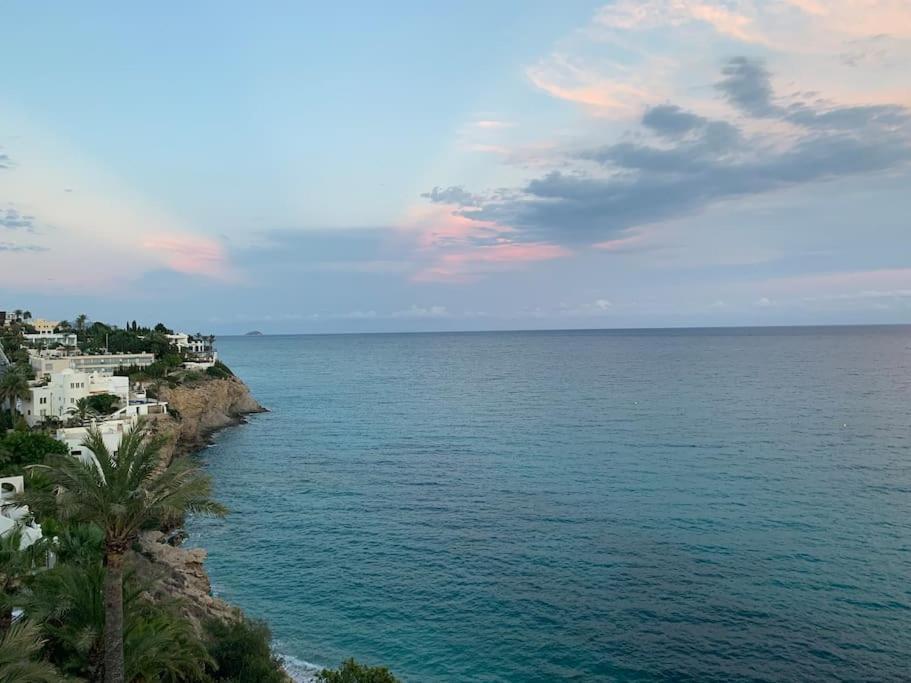 Preciosa Casa En Vilajoyosa Con Vistas Al Mar En Las Casas Colgantes Del Casco Antiguo Villajoyosa Exteriör bild